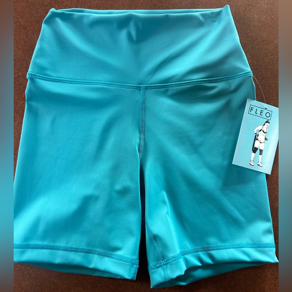FLEO NWT 6” Scuba Blue True High Contour Shorts Size Medium
